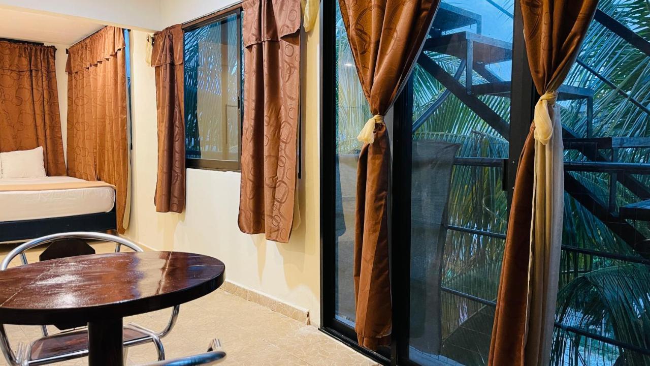 Hotel B&B - 5Th Avenue Playa del Carmen Exterior foto Curtains